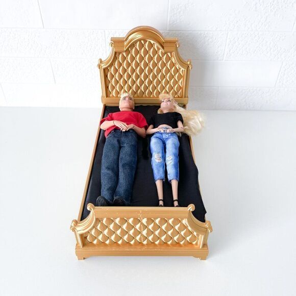 Gold Tufted Miniature Chesterfield Bed Queen Size 1:6 Scale Barbie Dollhouse - Picture 5 of 6